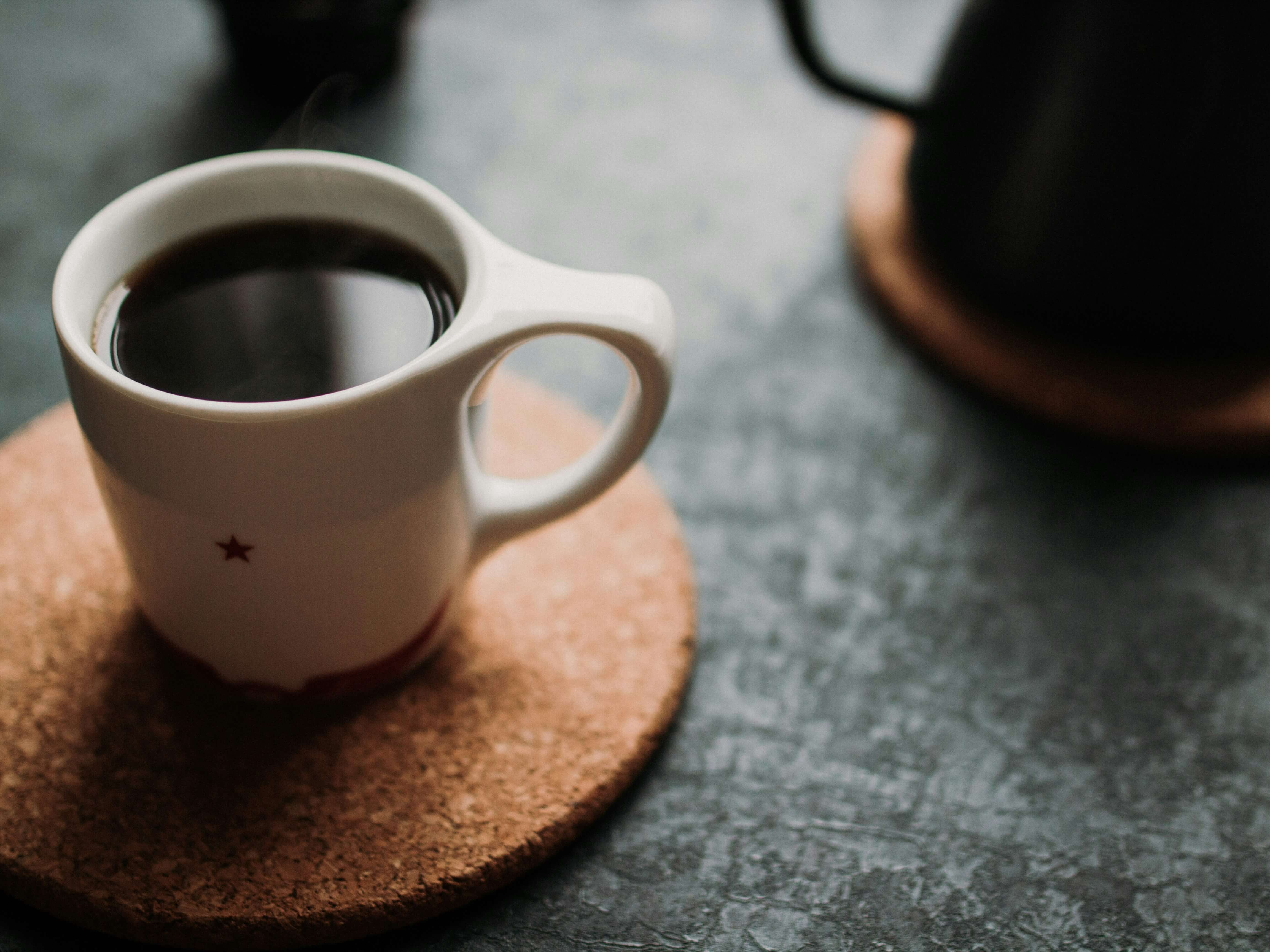 朝飲むコーヒーは良くない？効果やおすすめのタイミングを徹底調査します